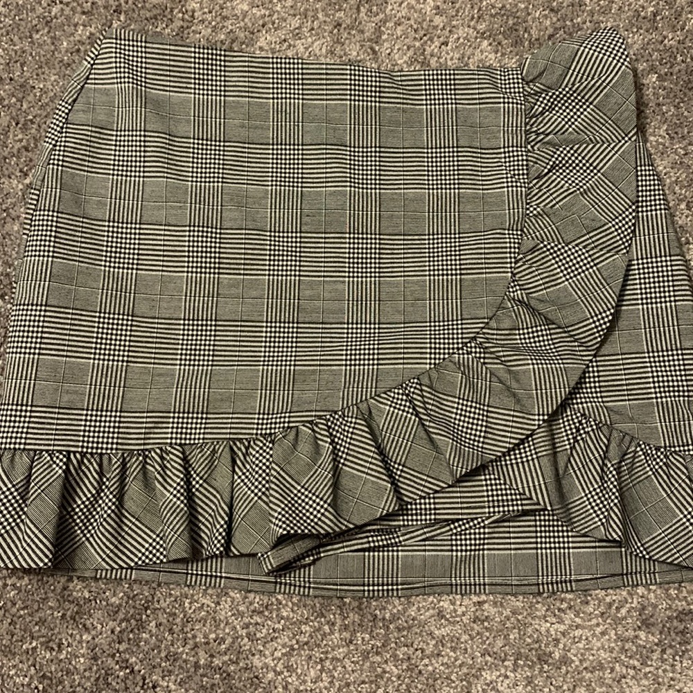 Forever 21 skirt/shorts in one! Excellent condition